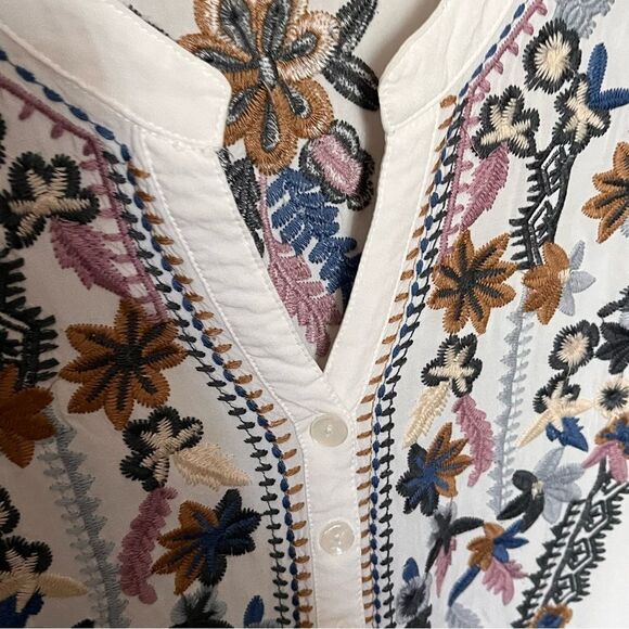 Solitaire White Tunic with Multicolor Embroidery and Tab Sleeves Size Medium - Picture 6 of 12